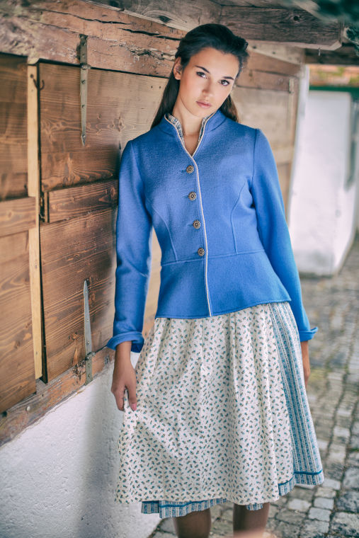 Schöne feminine Walkjacke mit liebevollen Details bei Huber Moden & Trachten Schöne feminine Walkjacke mit liebevollen Details bei Huber Moden & Trachten