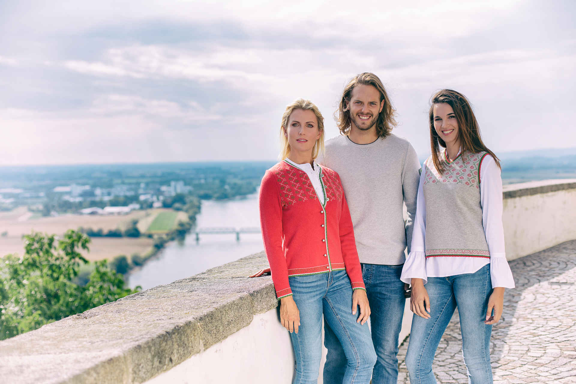 Damen und Herren Strickmode bei Huber Moden & Trachten Damen und Herren Strickmode bei Huber Moden & Trachten